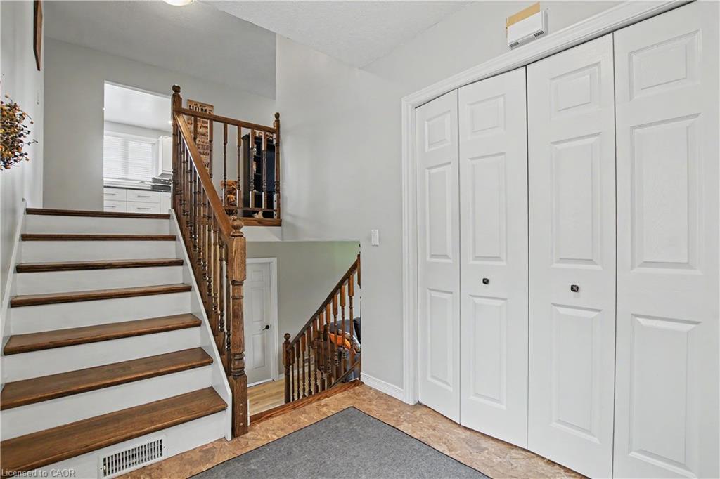 1045 Queen's Bush Road
