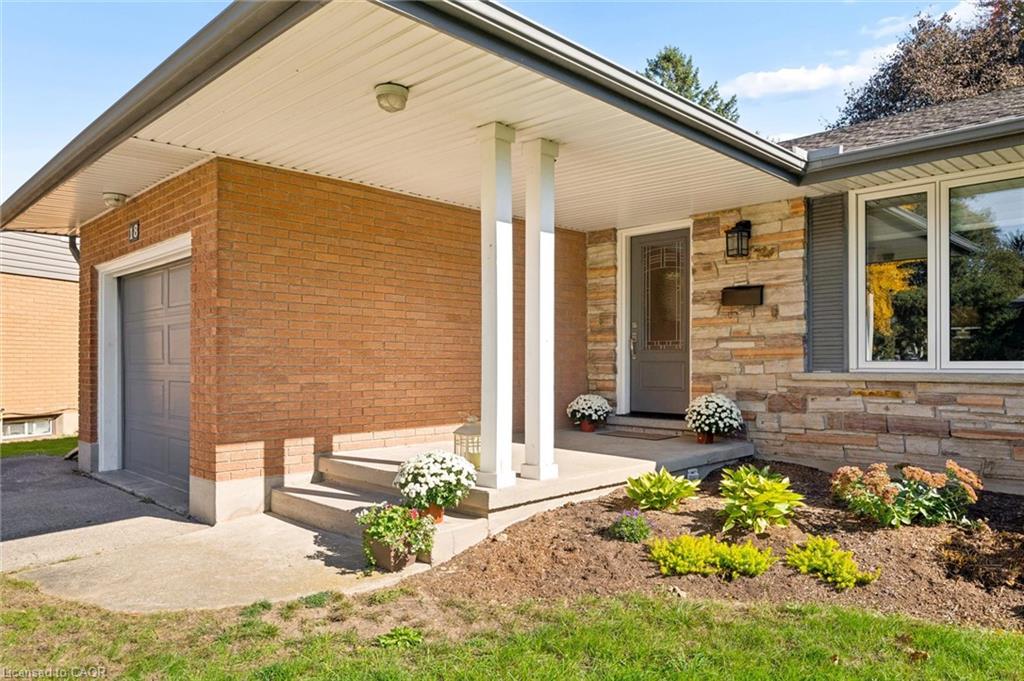 18 Evelyn Crescent