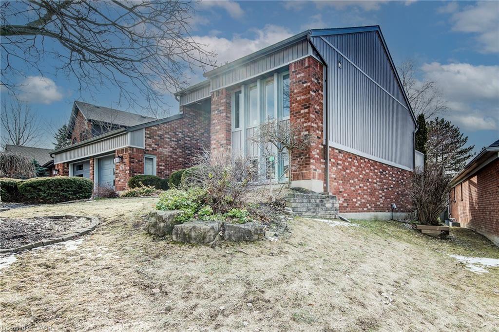 327 Wyecroft Boulevard