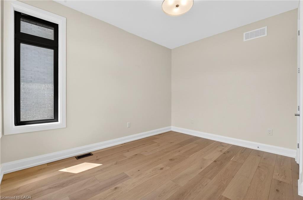 6192 Curlin Crescent