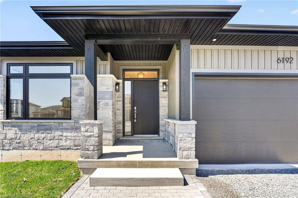 6192 Curlin Crescent