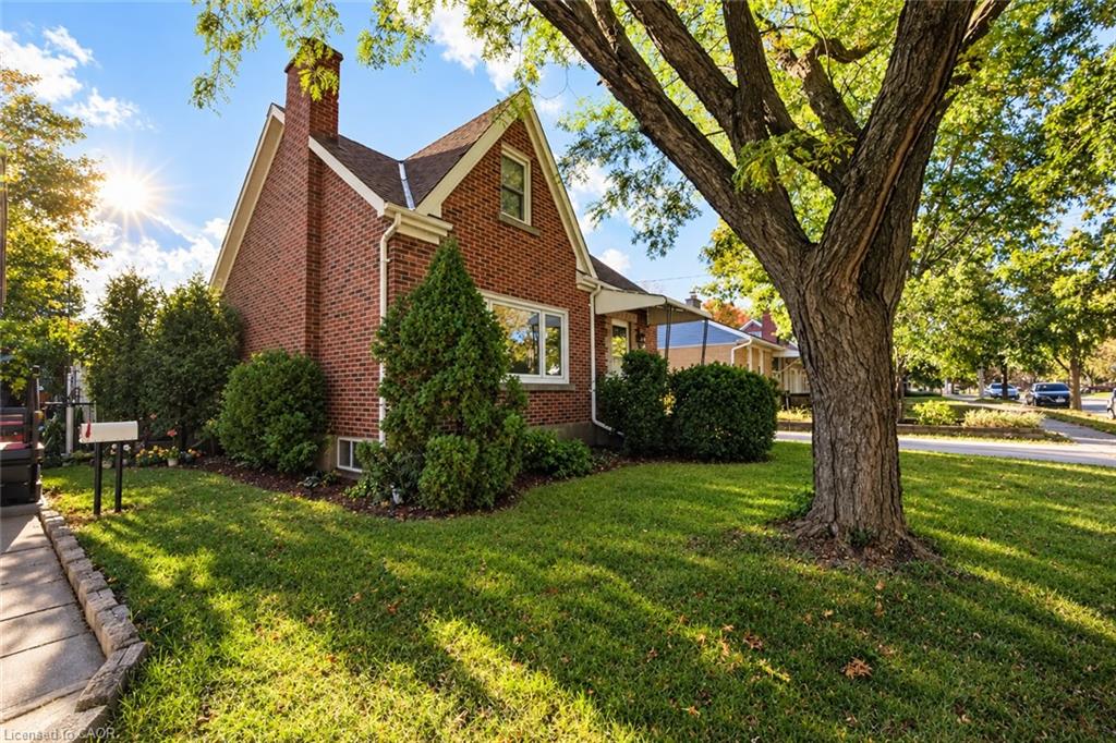 11 Crestwood Avenue