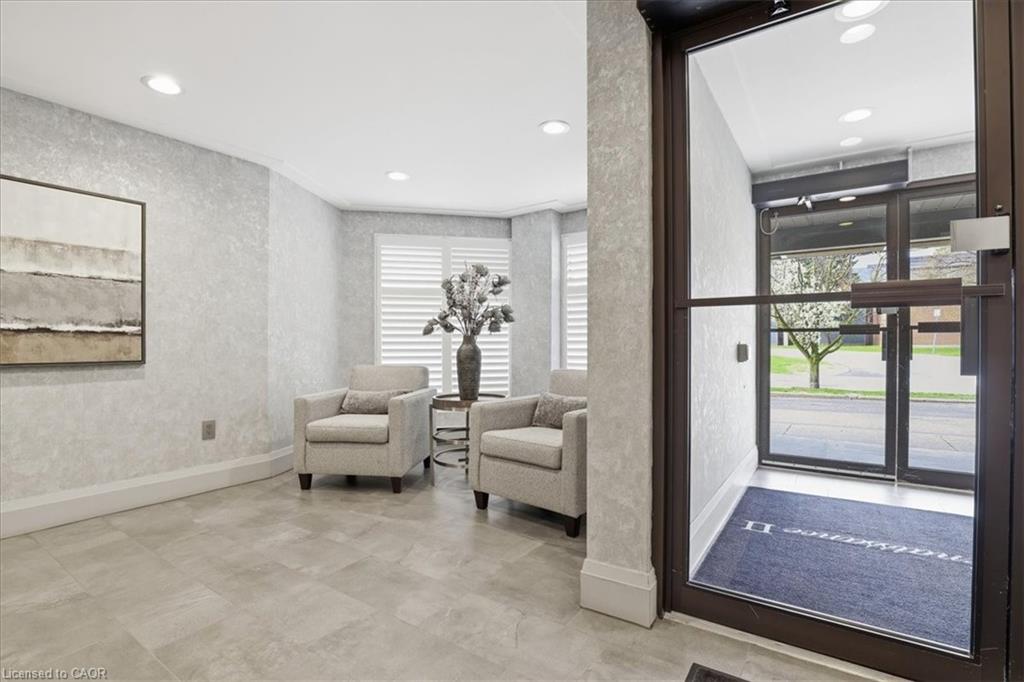 10 Ellen Street E 808