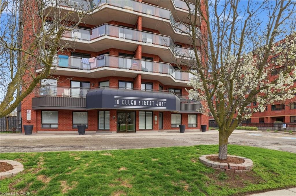 10 Ellen Street E 808