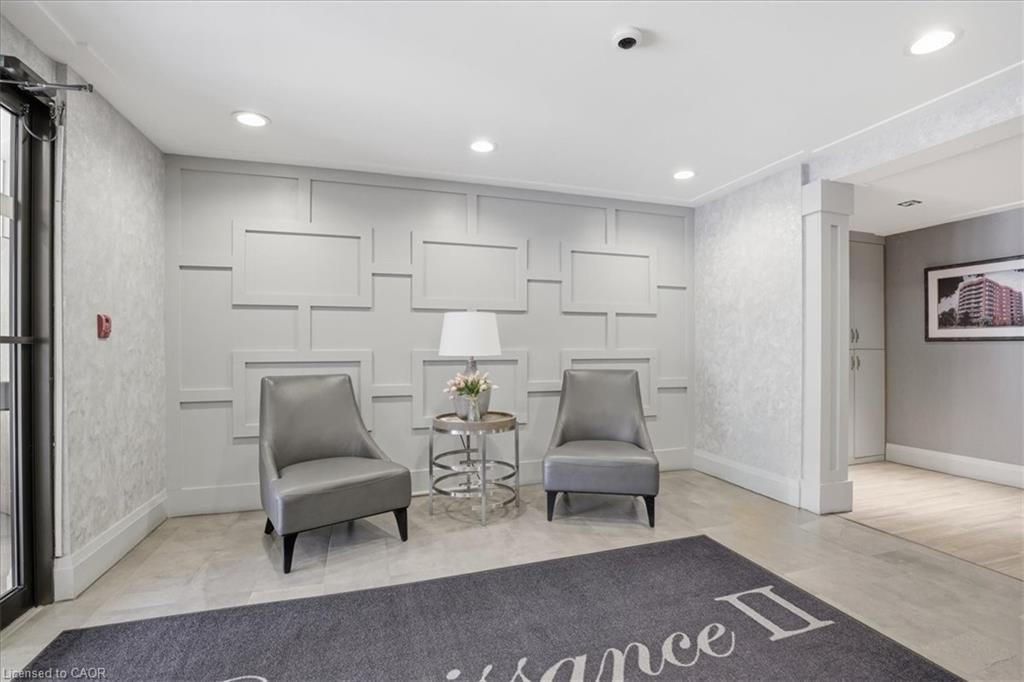 10 Ellen Street E 808