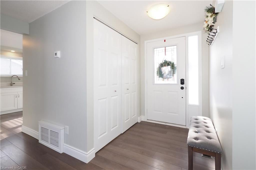 20 Fieldstone Walk