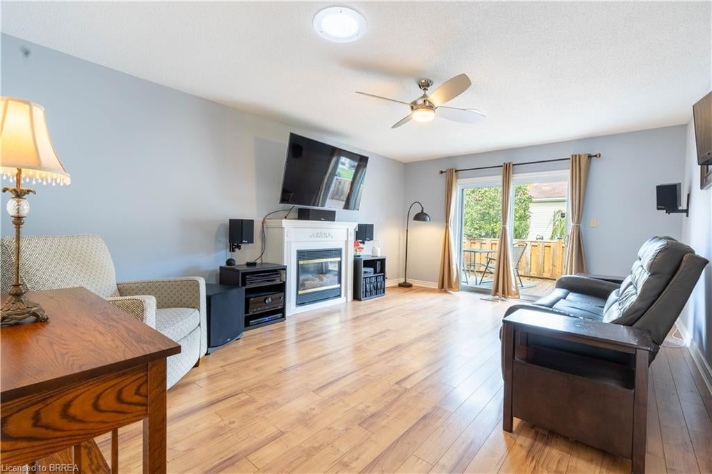 12 Hawkins Crescent