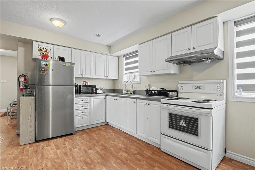 16 Columbia Street W