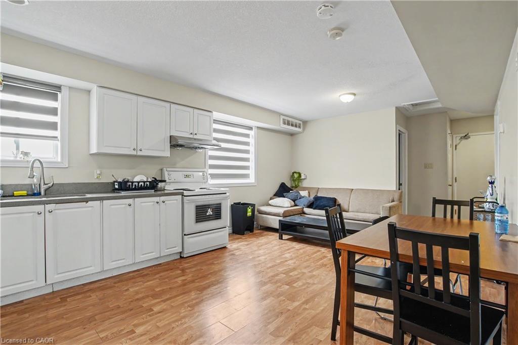 16 Columbia Street W