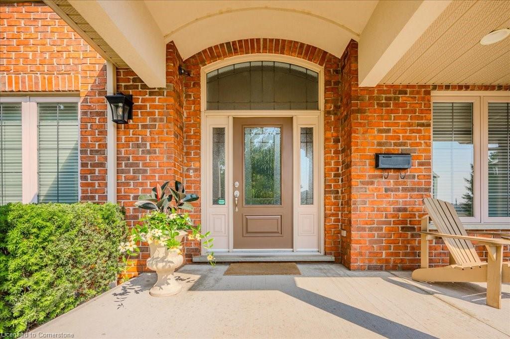 572 Falconridge Crescent