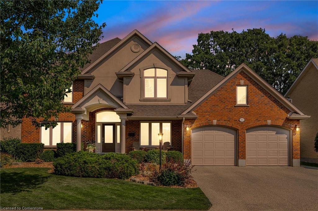 572 Falconridge Crescent