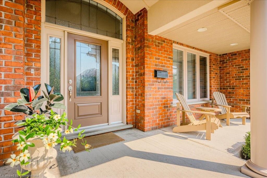572 Falconridge Crescent