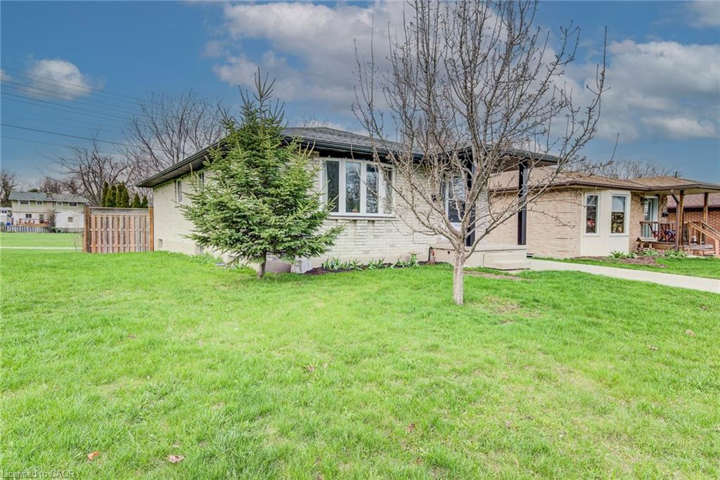 183 Dinison Crescent