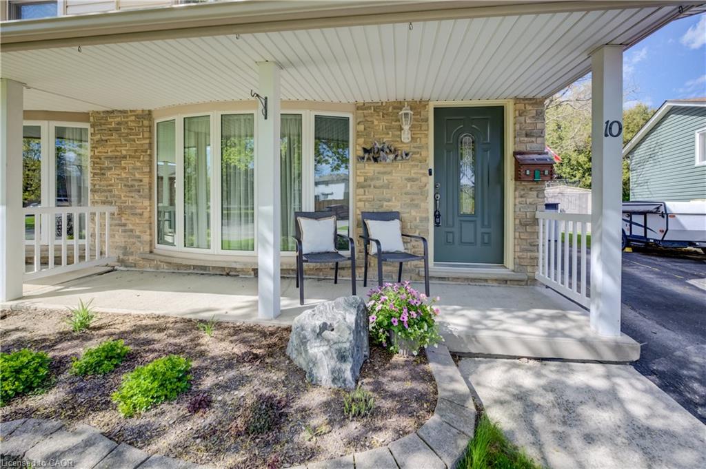 10 Meadow Woods Crescent