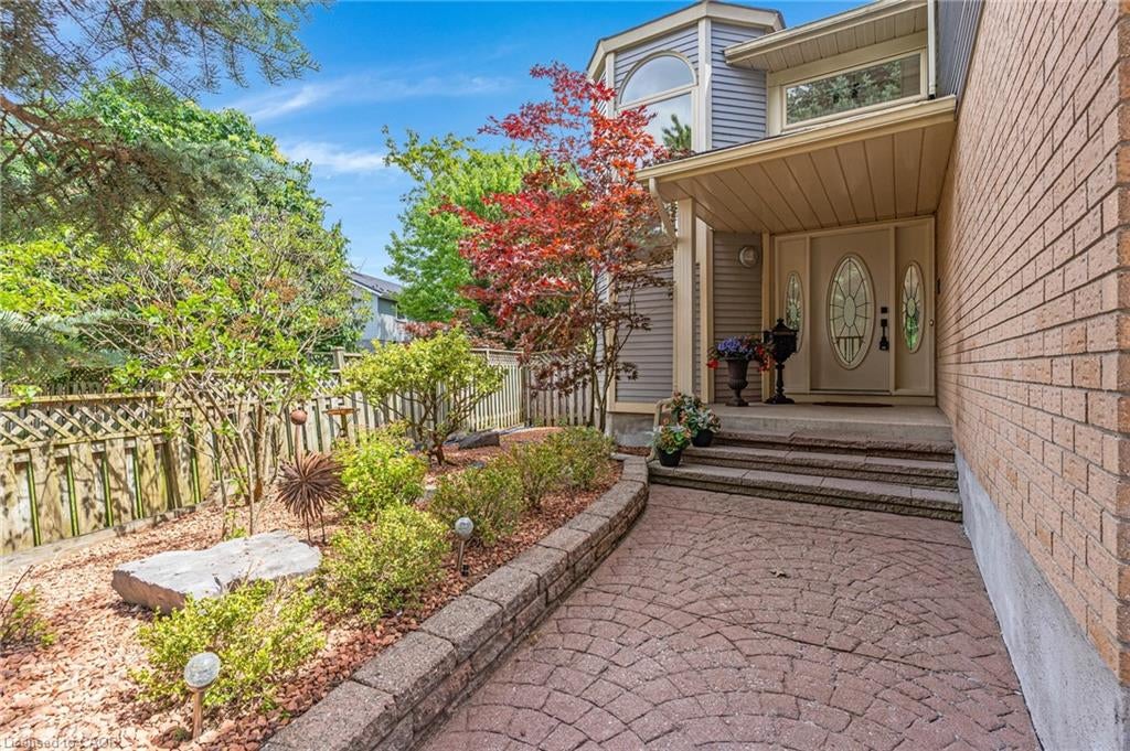 8 Charlton Place