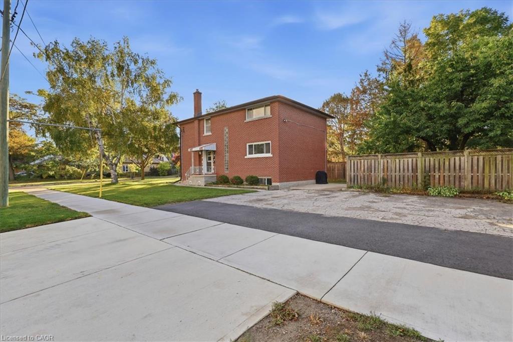 115 Roxborough Avenue