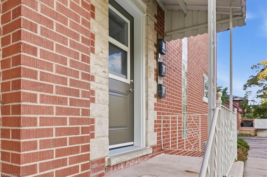 115 Roxborough Avenue