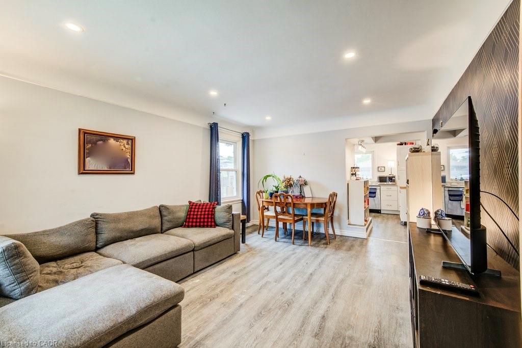 468 Highland Road E