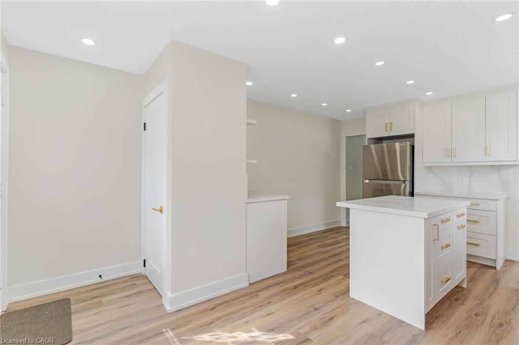 844 Stirling Avenue S