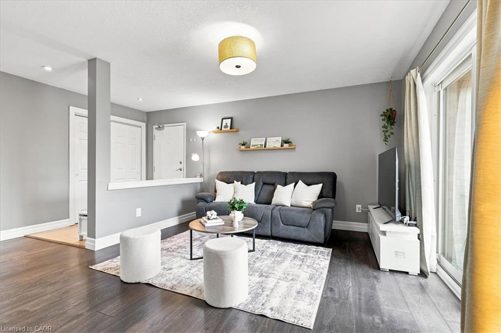1522 King Street E 403