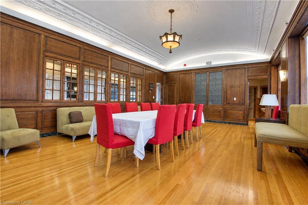 404 King Street W 405