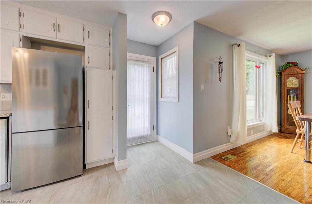 254 Wellington Street W