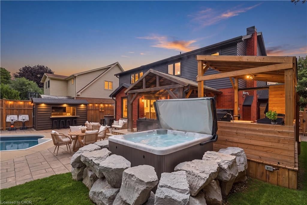 10 Rolling Acres Drive