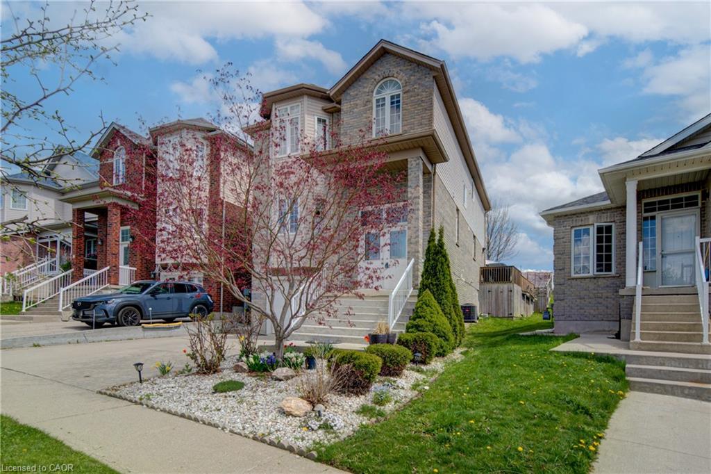 32 Lena Crescent