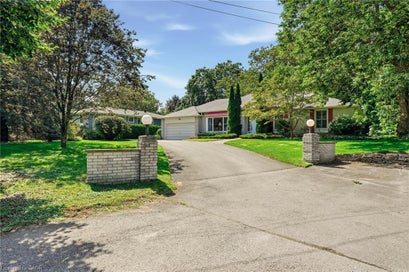 359 Lark Avenue Burlington ON L7T 2T1