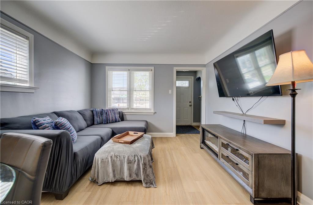 290 Lancaster Street W
