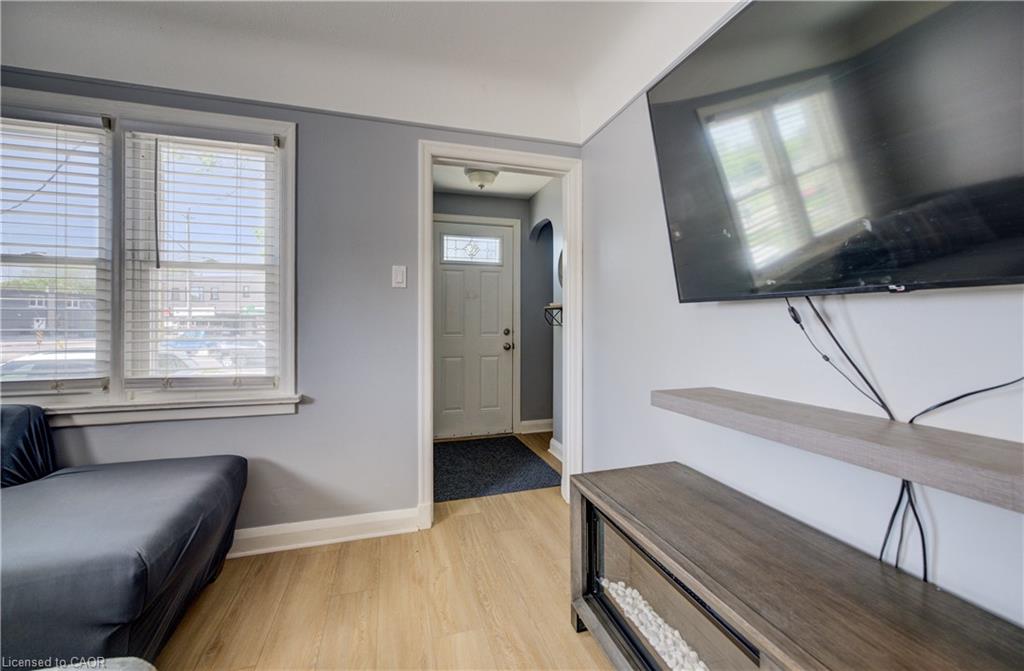 290 Lancaster Street W