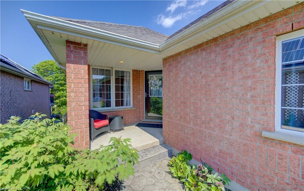 442 Sandbanks Crescent