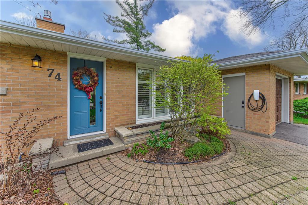 74 Leaside Place