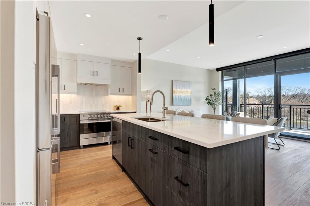 7 Grand River Street N 203