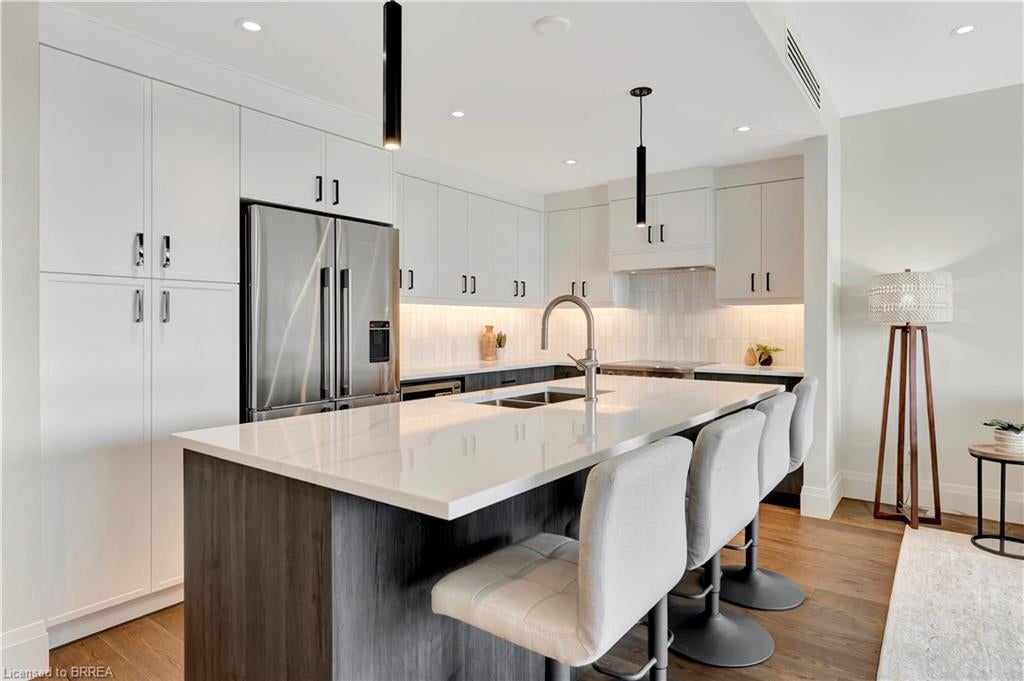 7 Grand River Street N 203