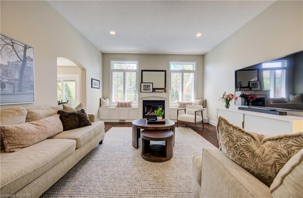 195 Westcliff Way