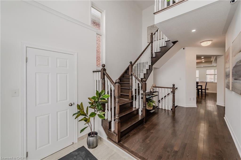 498 Thomas Slee Drive