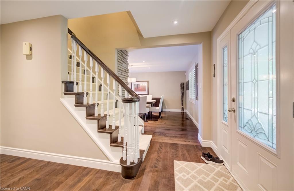 60 Huntley Crescent
