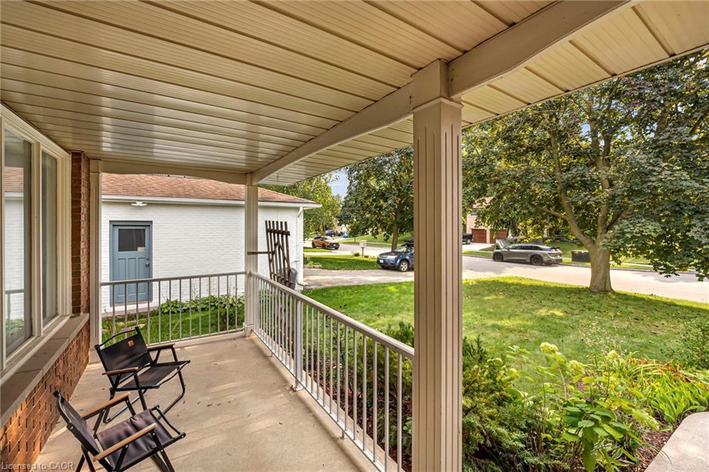 598 Black Oak Crescent