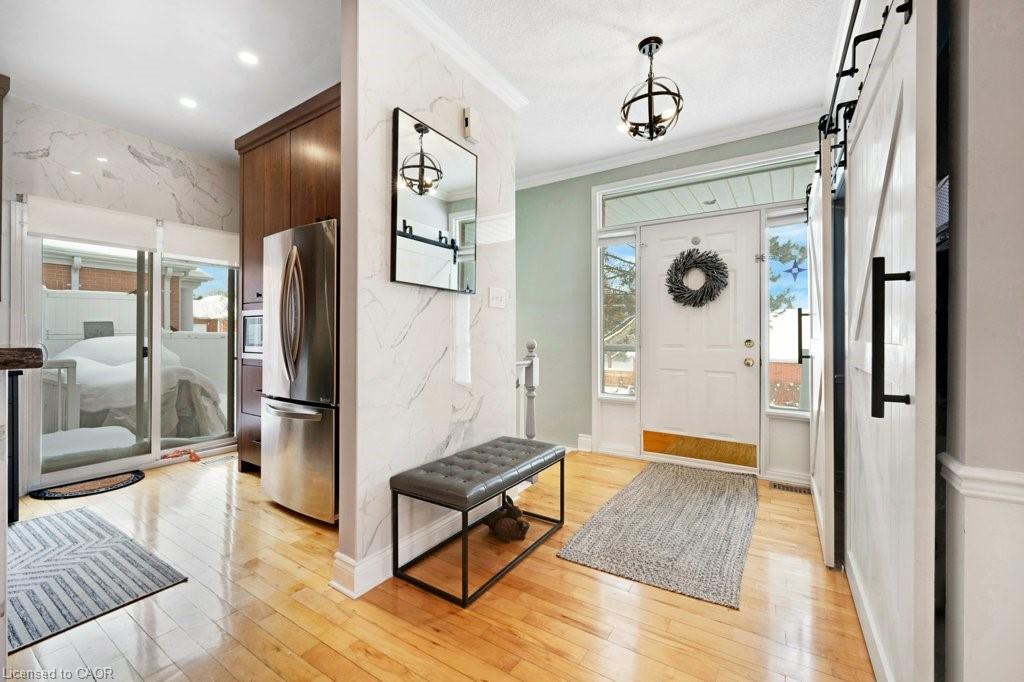 341 George Street N 4