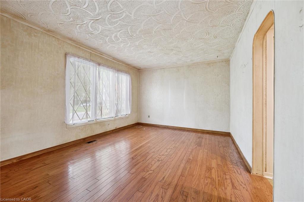 127 Spadina Road E