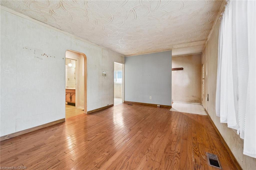 127 Spadina Road E