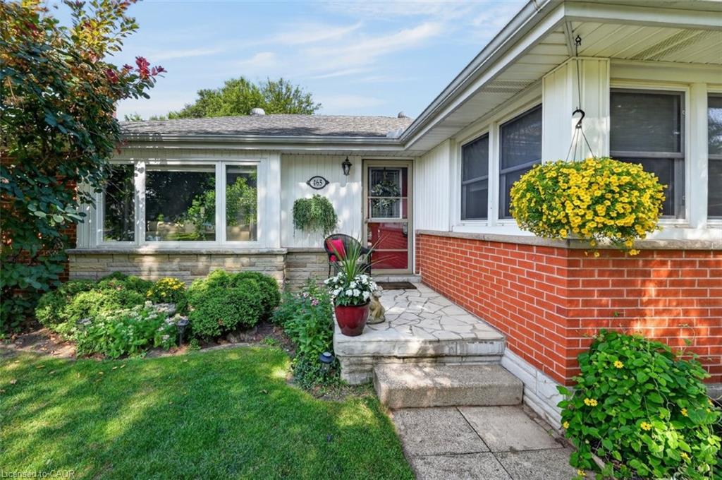 465 Springbank Crescent
