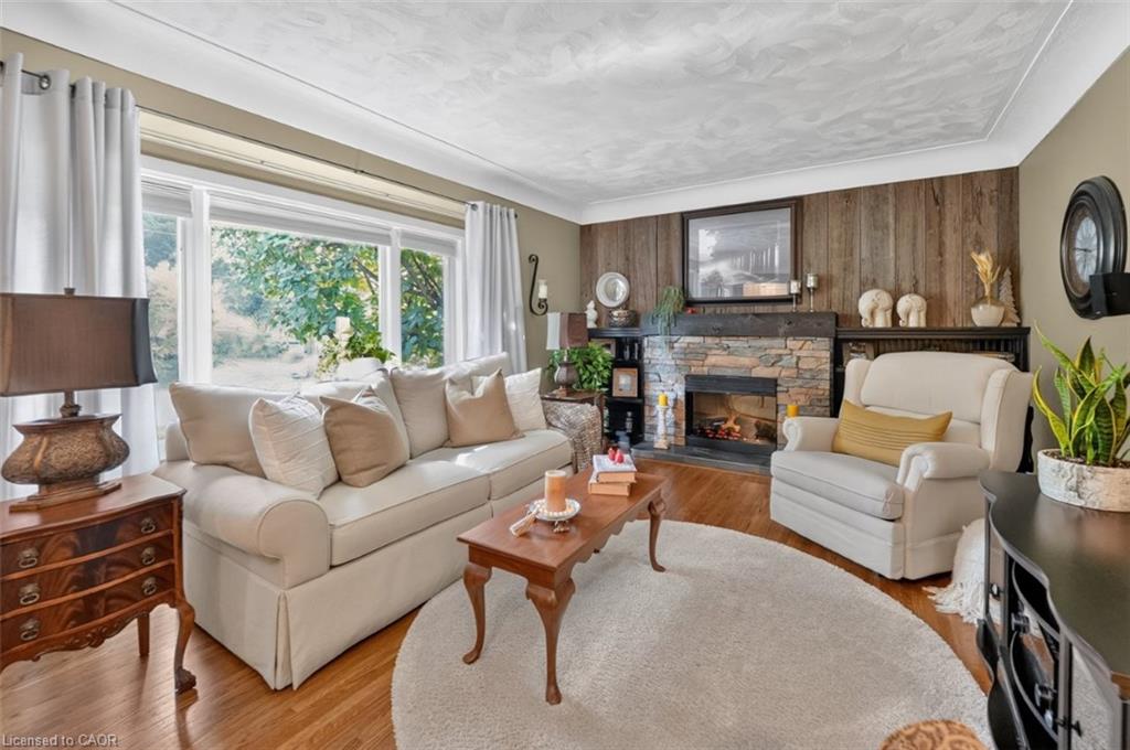 465 Springbank Crescent