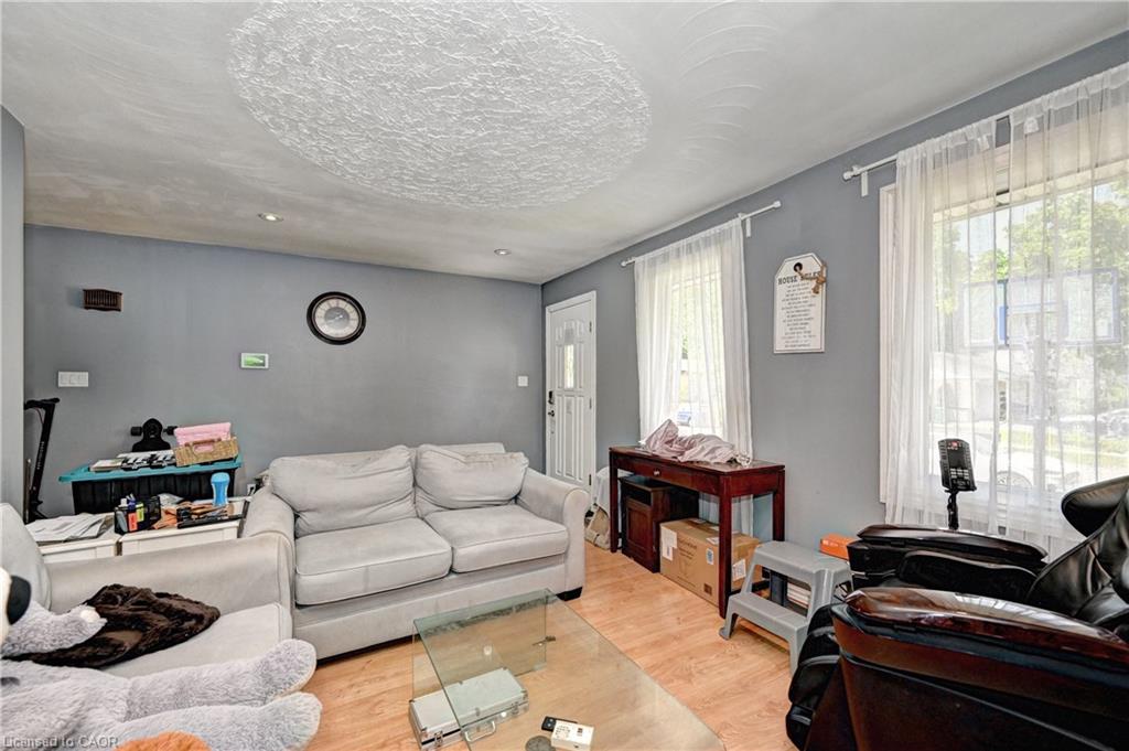 525 Fallingbrook Drive