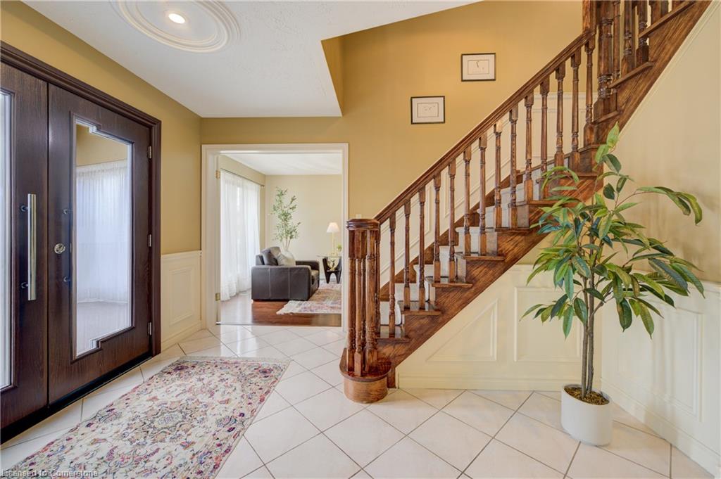 610 Stonebury Crescent