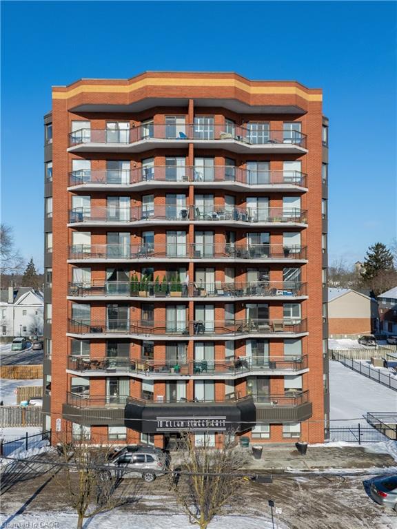 10 Ellen Street E 901