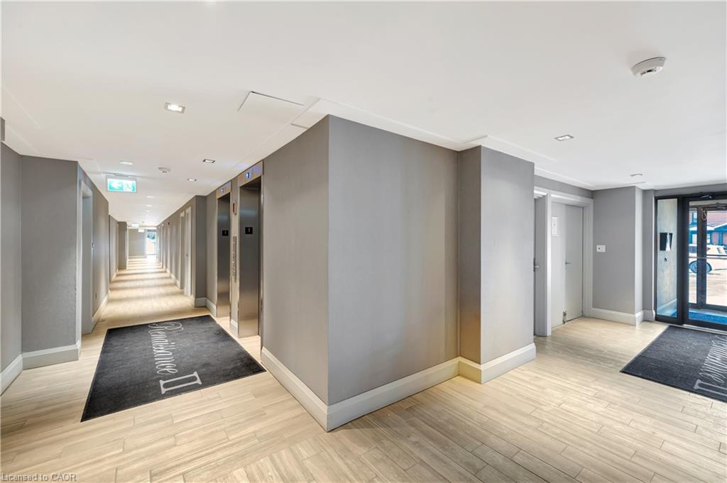 10 Ellen Street E 901