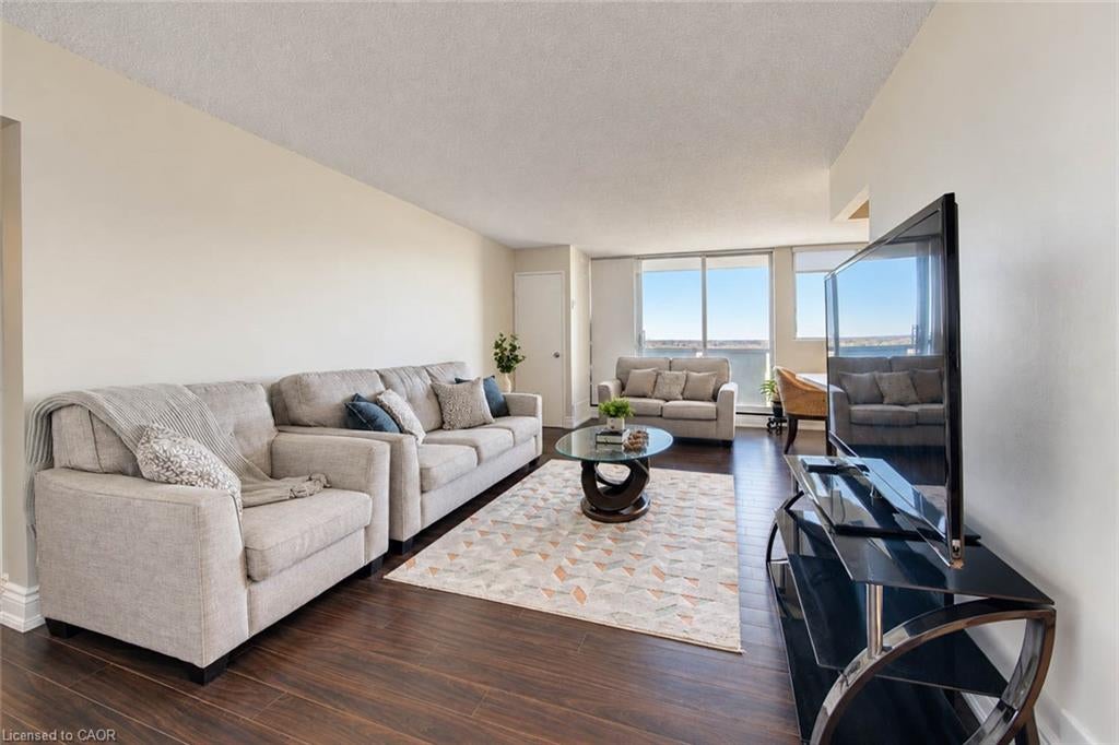 375 King Street N 1101