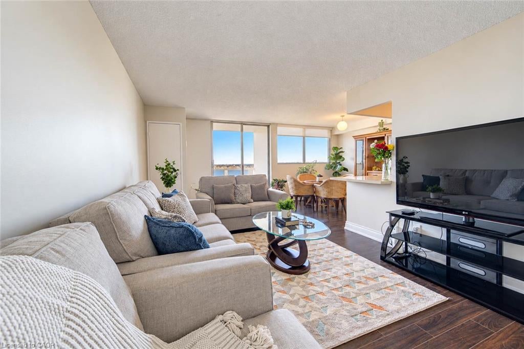375 King Street N 1101
